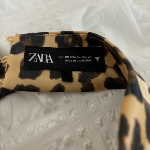 Cheetah print halter top - Picture 3 of 3